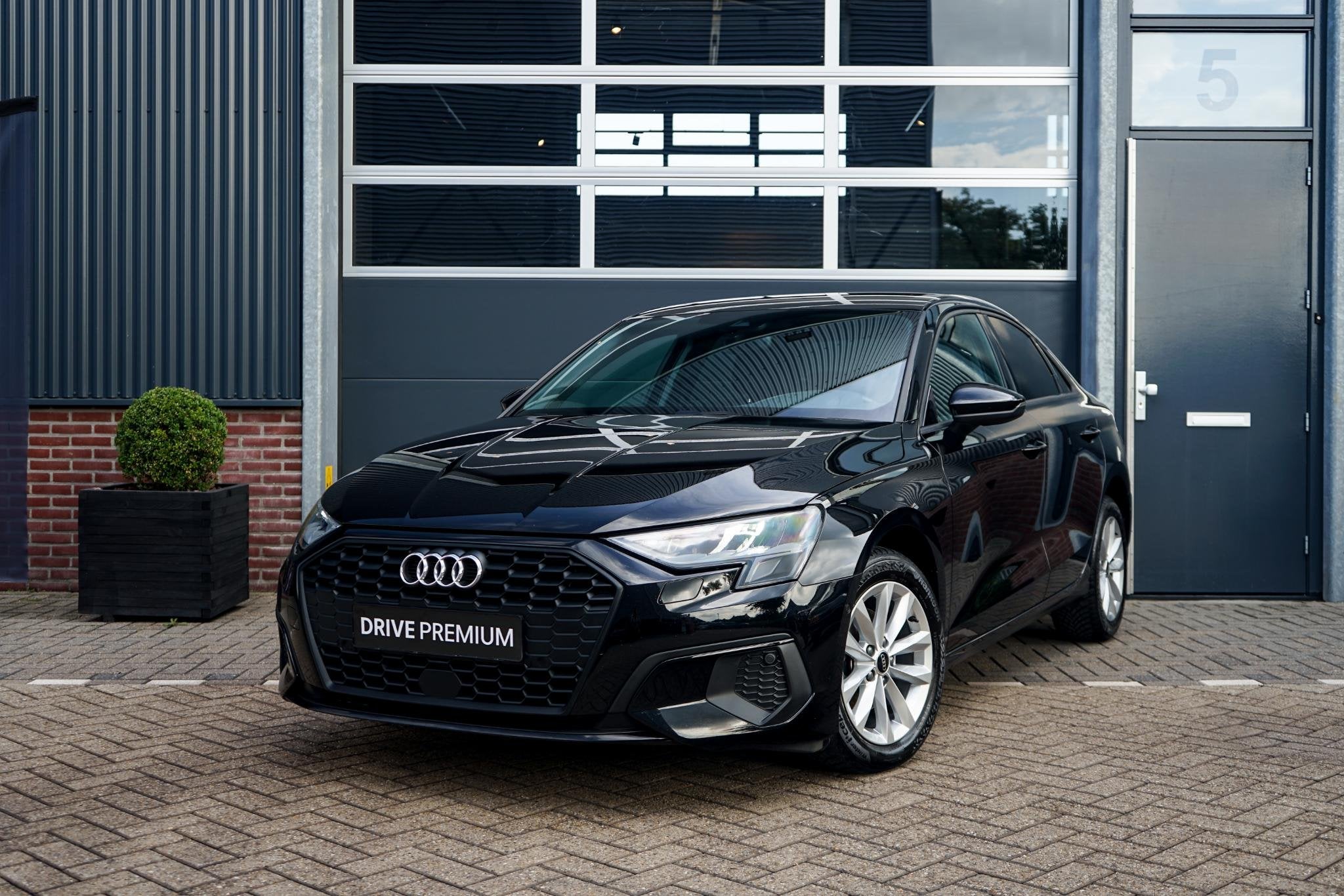 Audi A3 Limousine 30 TFSI Pro Line, Auto's, Gebruikt, Zwart, Bedrijf, 3 cilinders