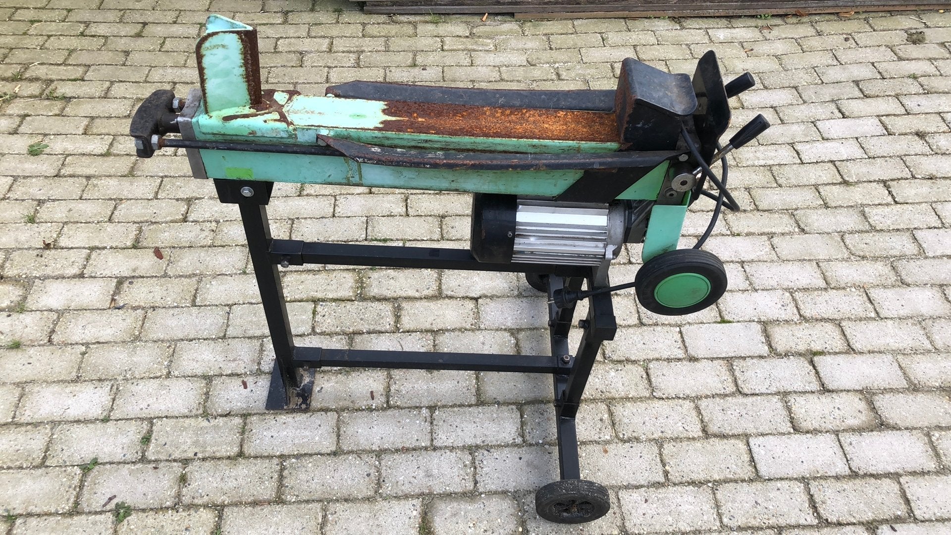 Houtklover7 ton defect, Ophalen of Verzenden, Zo goed als nieuw, Liggend