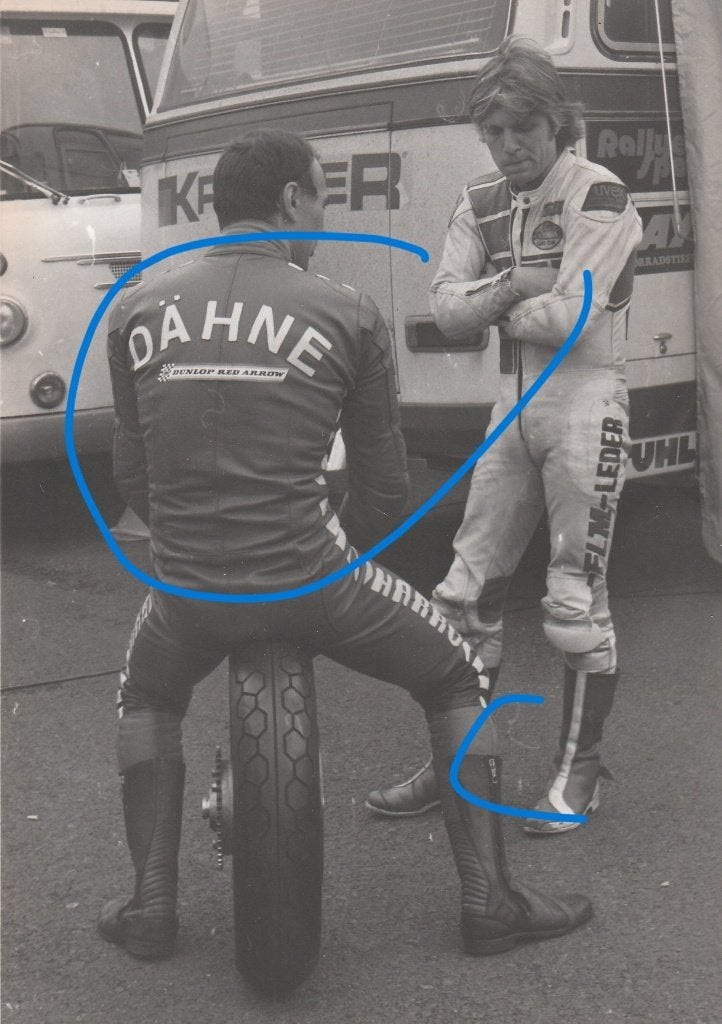 Helmut op band motorsport race motor BMW Suzuki, Ophalen of Verzenden, Zo goed als nieuw, Motoren