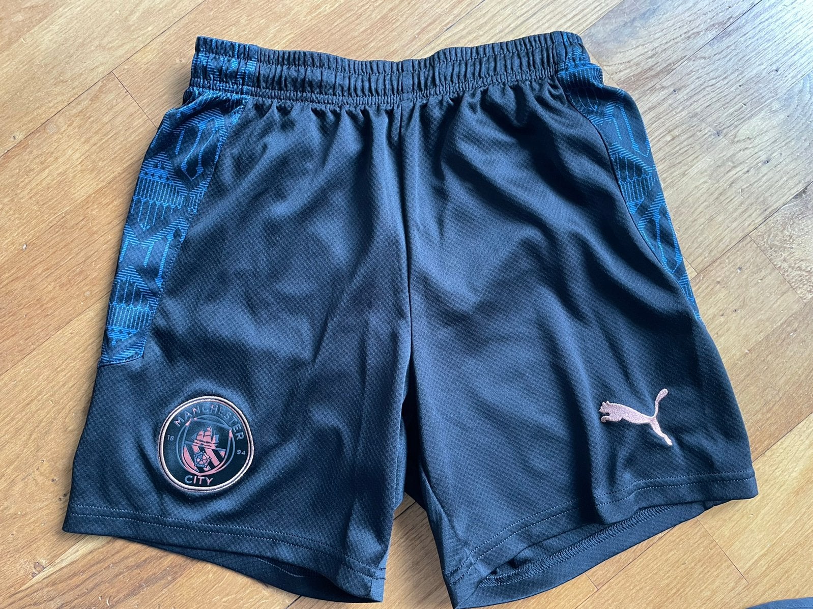 Puma Manchester City sportbroekje zwart met blauw maat 164, Ophalen of Verzenden, Jongen of Meisje