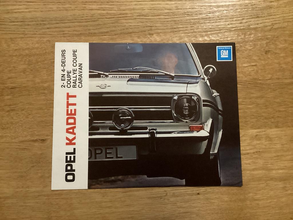 Opel Kadett Brochure - 2- en 4-deurs, Coupé, Rallye, Caravan, Ophalen of Verzenden, Gelezen, Opel