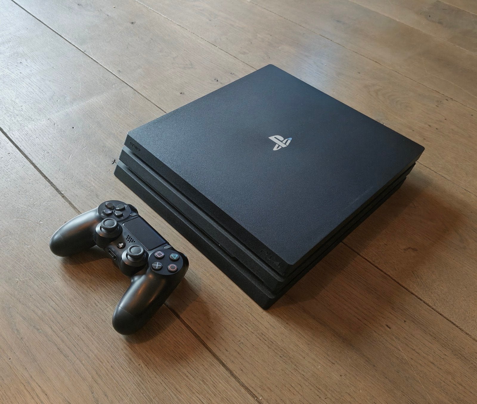 PS4 Pro - 1TB + controller, Ophalen of Verzenden, Zo goed als nieuw, Met 1 controller, Pro