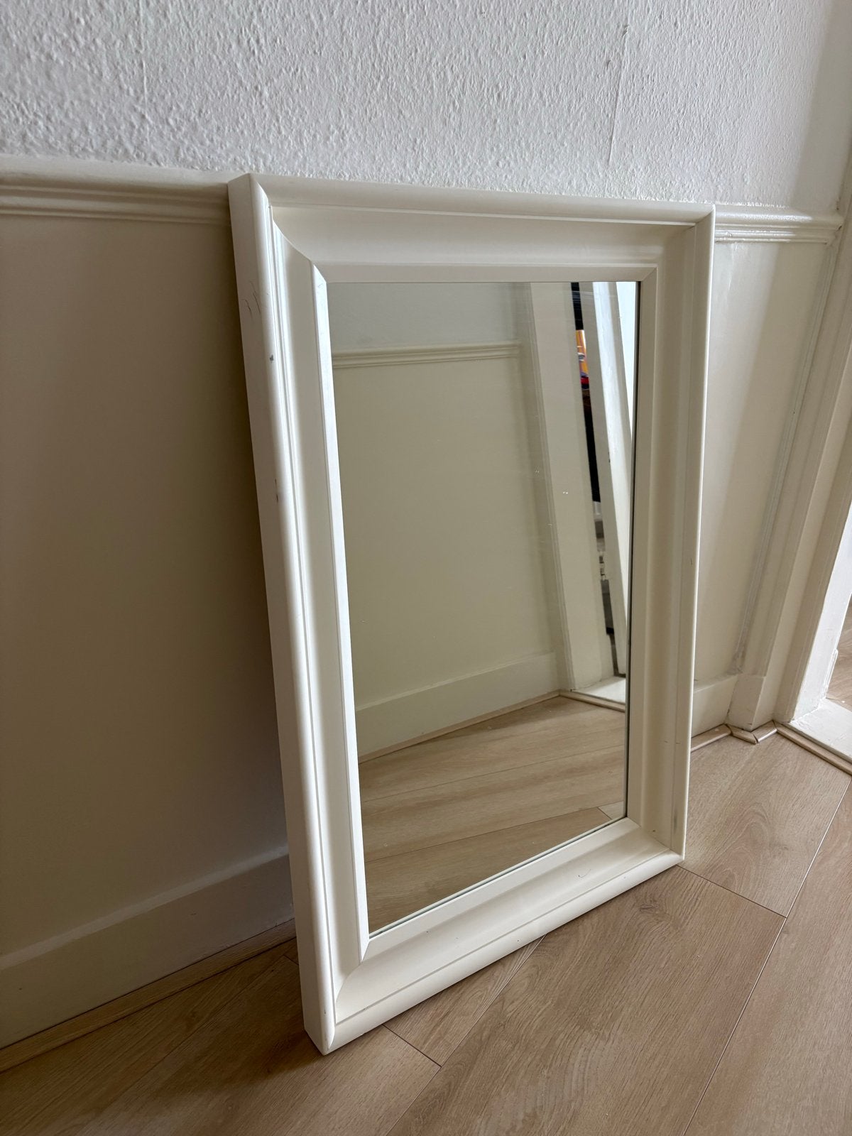Witte spiegel met houten lijst (Hemnes Ikea), Huis en Inrichting, Woonaccessoires | Spiegels, Ophalen, Gebruikt, 100 tot 150 cm