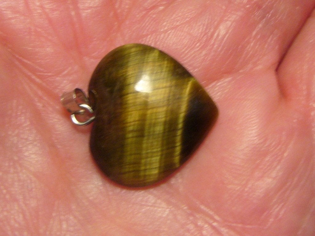 hanger tijgeroog hart mineraal edelsteen hartje tiger eye, Ophalen of Verzenden, Zo goed als nieuw, Steen of Mineraal, Met edelsteen
