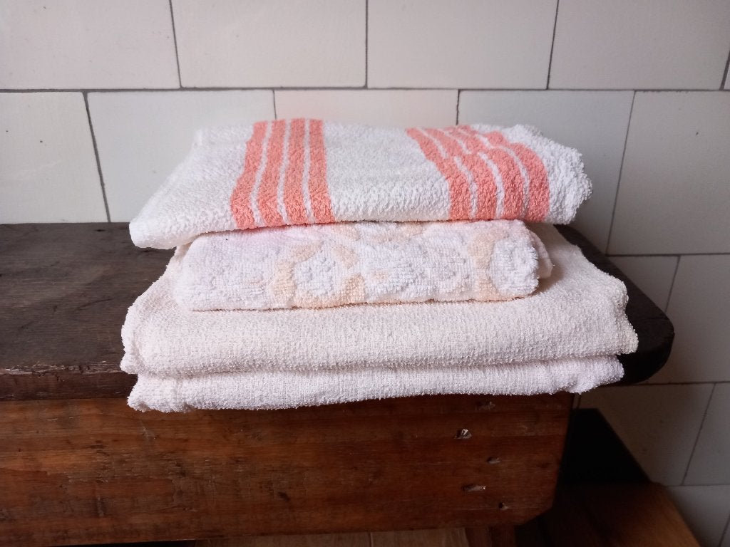 gratis verzenden mooie set 4x vintage handdoeken, jaren 60, Verzenden, Meerkleurig, Handdoek