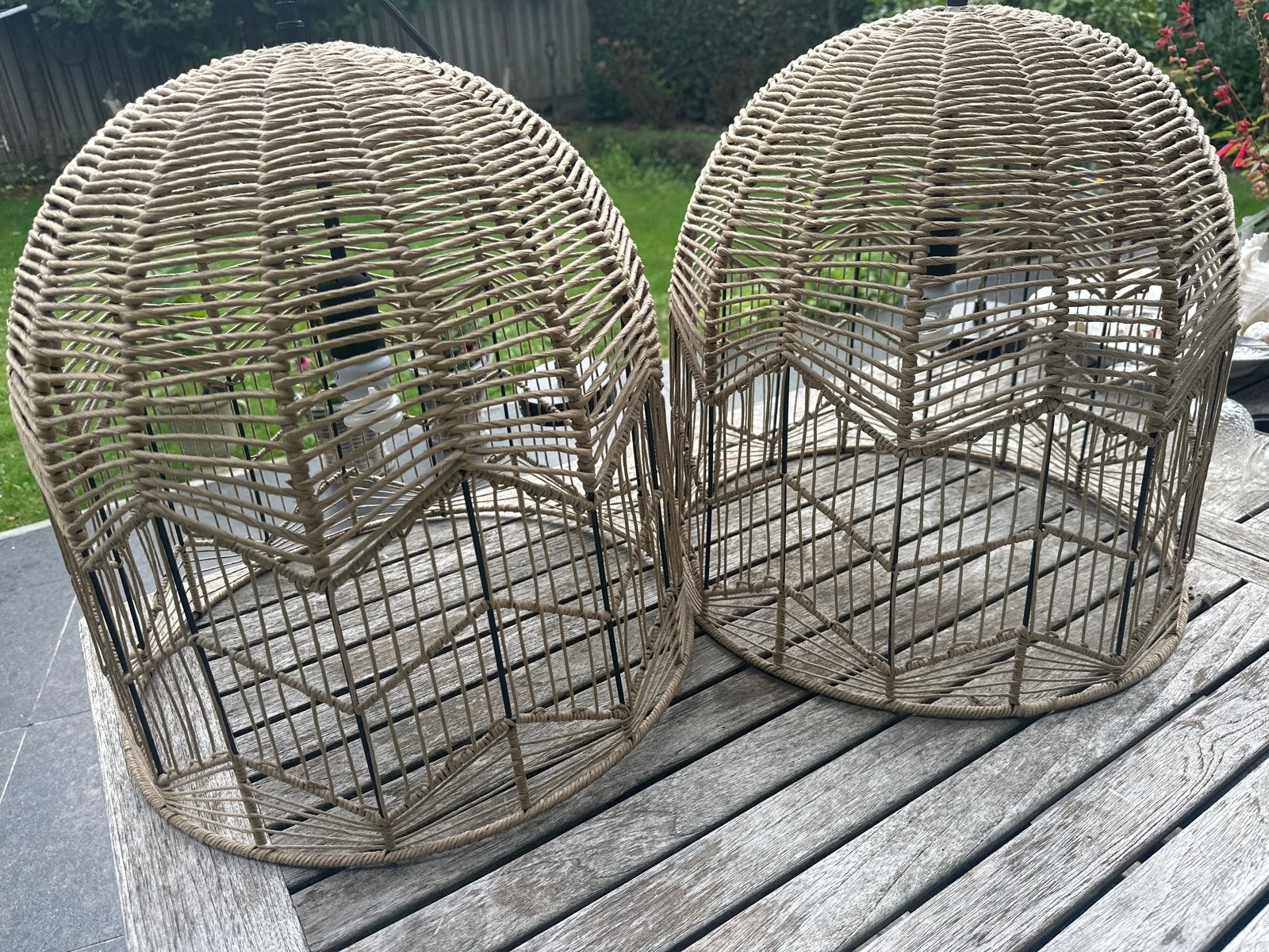 Set van 2 rotan hanglampen - Boho stijl, Natuurlijk materiaal, E27 (groot), Zo goed als nieuw, Ophalen