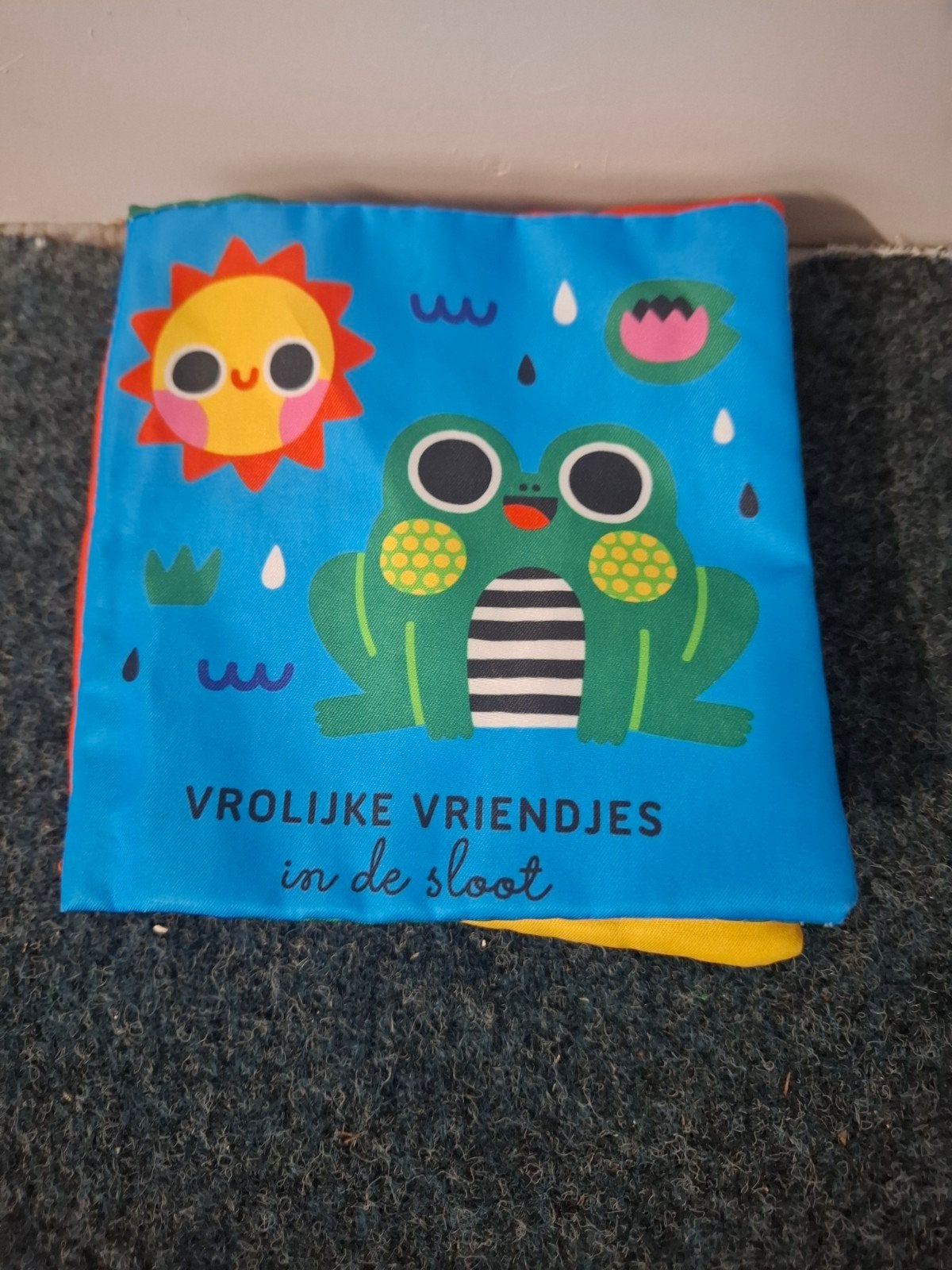 Knisperboekje -  Vrolijke vriendjes in de sloot, Ophalen of Verzenden, Zo goed als nieuw, Overige typen, Met geluid