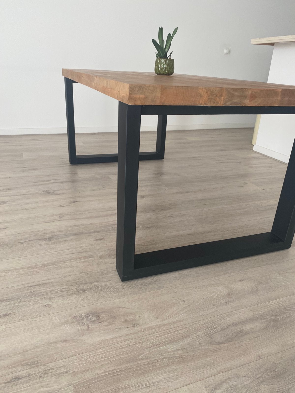 Solid wood dining table, Ophalen, 50 tot 100 cm, Zo goed als nieuw, Rechthoekig