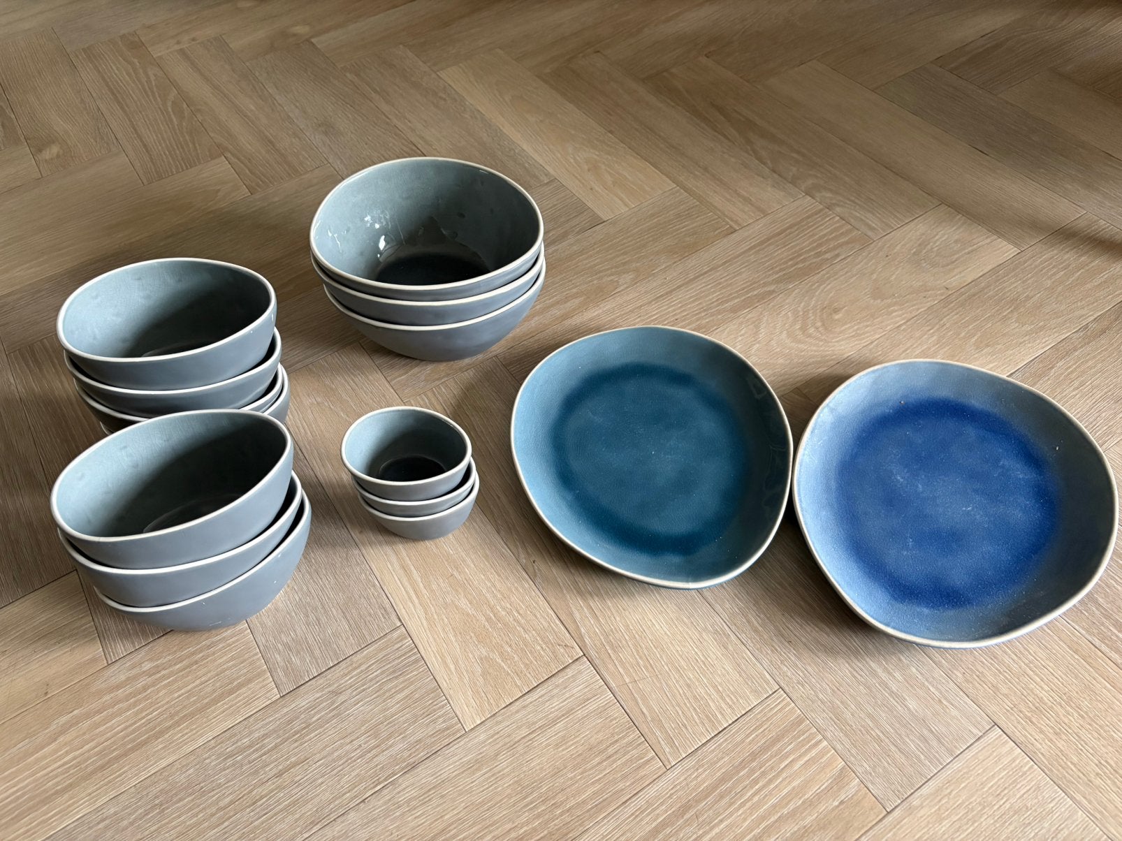Borden en schaaltjes blauw grijs, Ophalen, Zo goed als nieuw, Bord(en), Overige stijlen