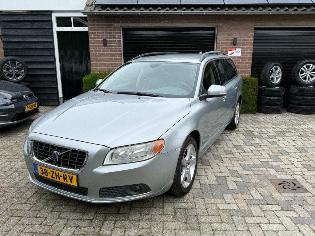 Volvo V70 momentum*Lederen bekleding*trekhaak*cv, Auto's, Voorwielaandrijving, Gebruikt, Handgeschakeld, Particulier
