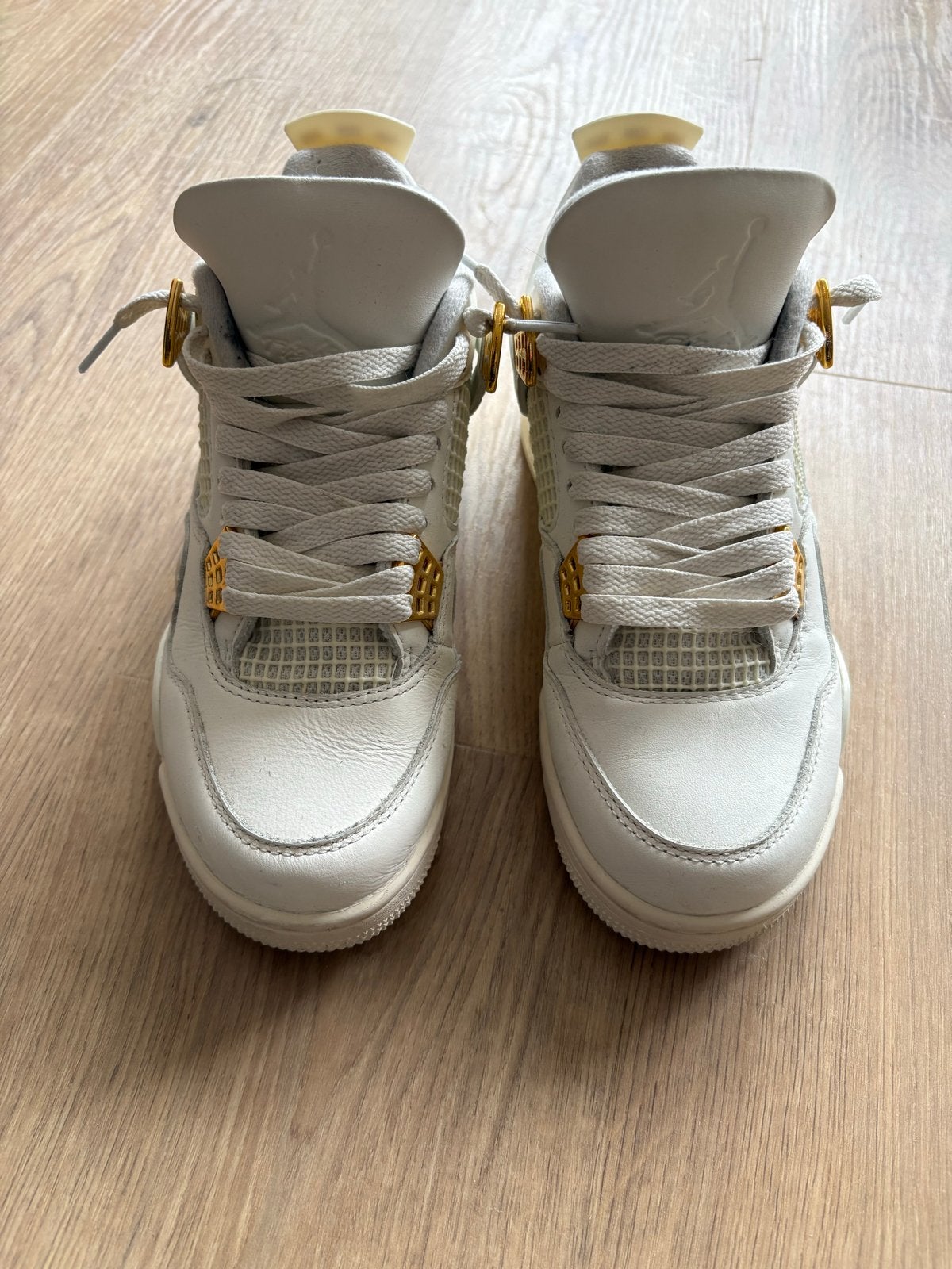 Nike Jordan 4 sneakers - Wit met gouden details, Ophalen of Verzenden, Gedragen, Wit, Sneakers of Gympen