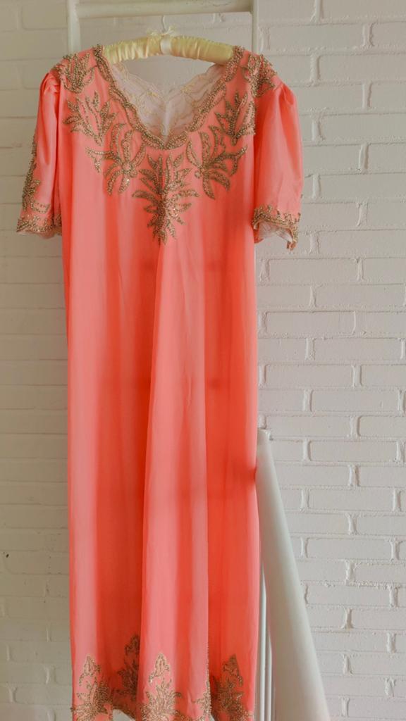 Vintage Roze Kaftan met Gouden Borduurwerk en Pailletten, Maat 38/40 (M), Ophalen of Verzenden, Roze, Onder de knie