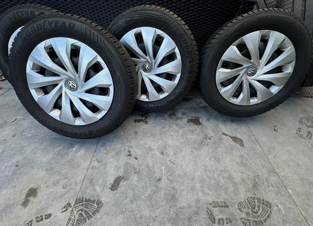Vw polo Goodyear All Season set 15 inch stalen velgen, Auto-onderdelen, Banden en Velgen, Gebruikt, 15 inch, Banden en Velgen
