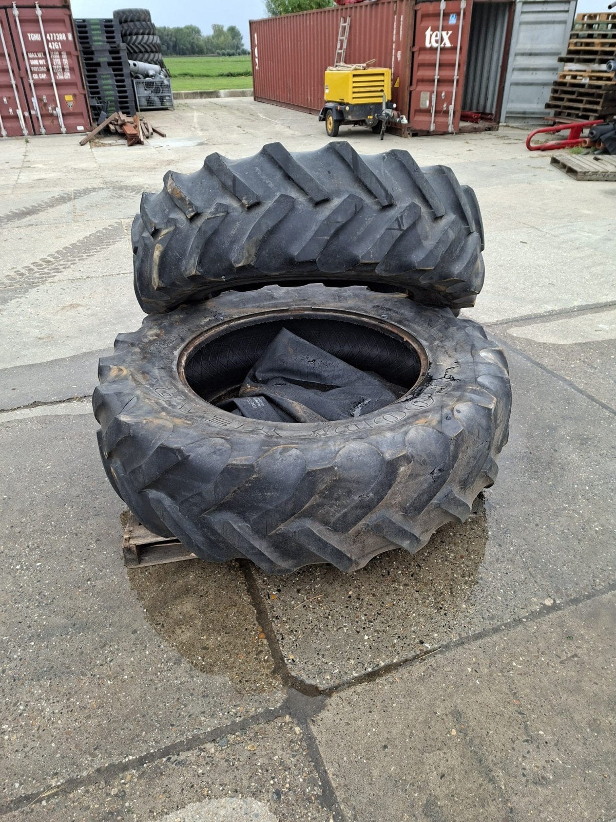 set goodyear banden 18.4 r38 en 380 70 r28, Zakelijke goederen, Ophalen