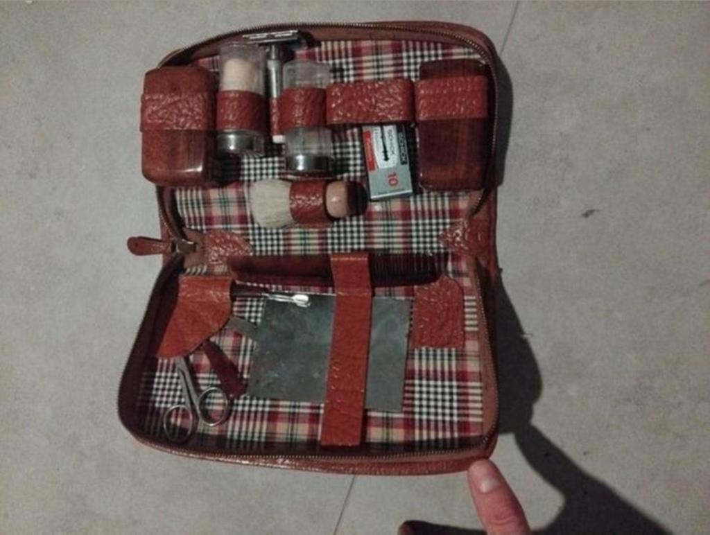 Vintage leren toilettas scheerset compleet met mesjes zeep e, Ophalen of Verzenden, Nieuw, Bad & Douche