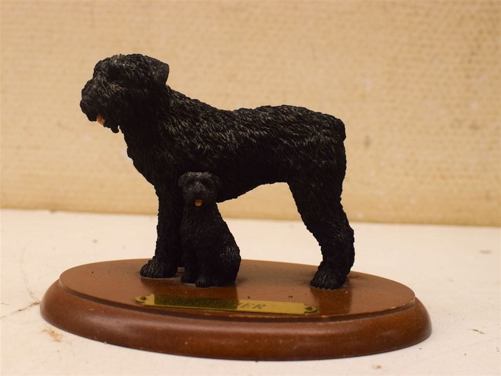 Beeldje van een Bouvier met haar pup 52036