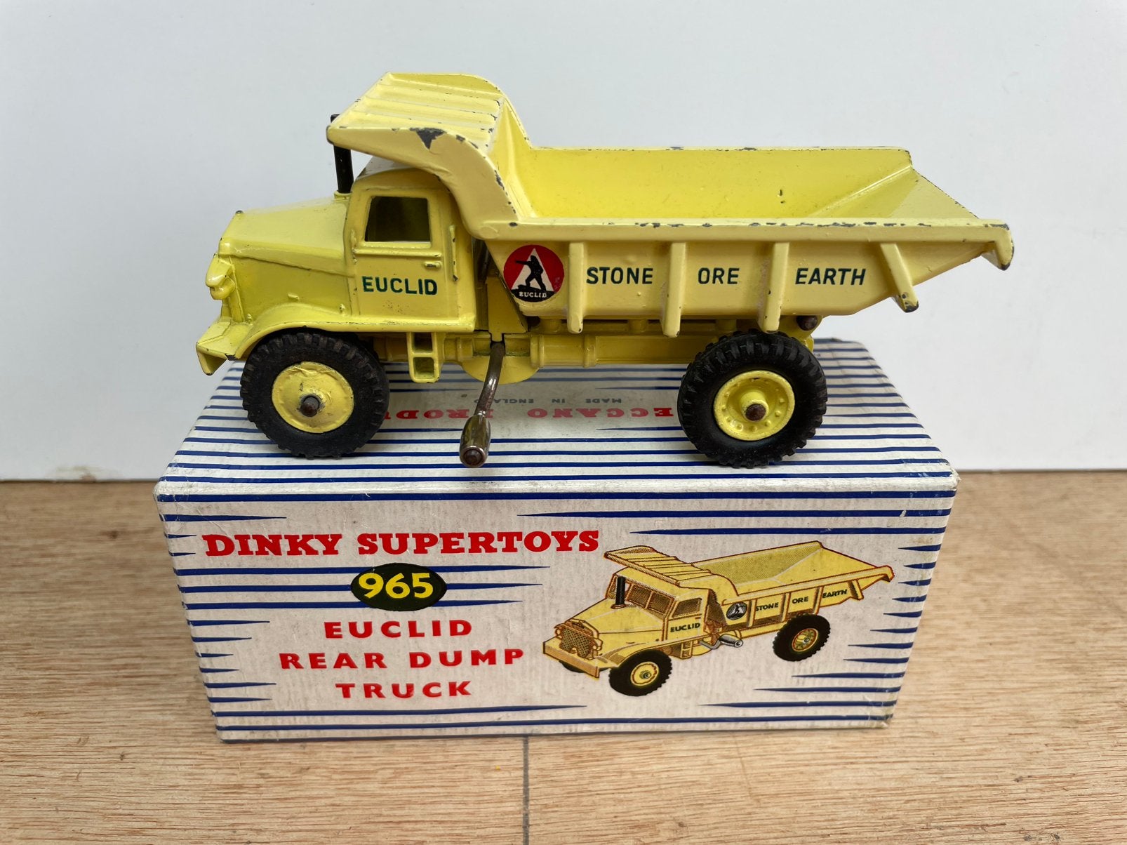 dinky toy Euclide truck, Hobby en Vrije tijd, Modelauto's | 1:43, Ophalen of Verzenden, Zo goed als nieuw, Bus of Vrachtwagen