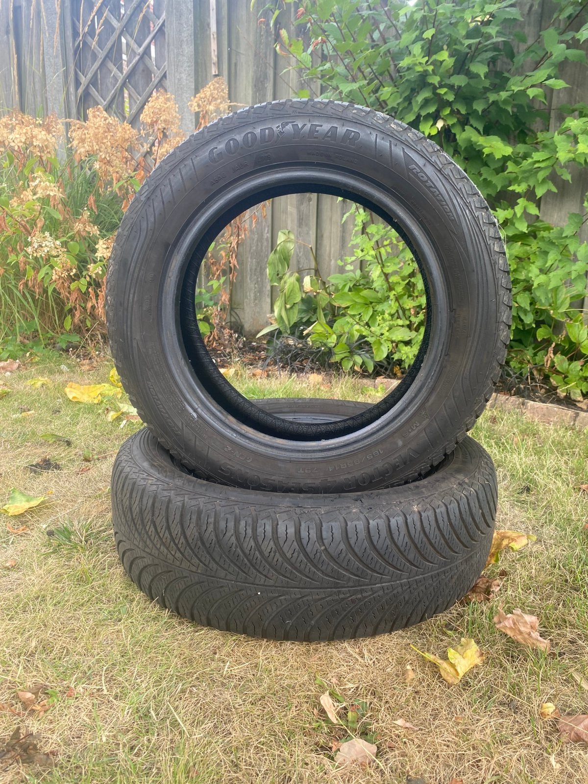 2x  vierseizoenen banden goodyear, Ophalen, Zo goed als nieuw