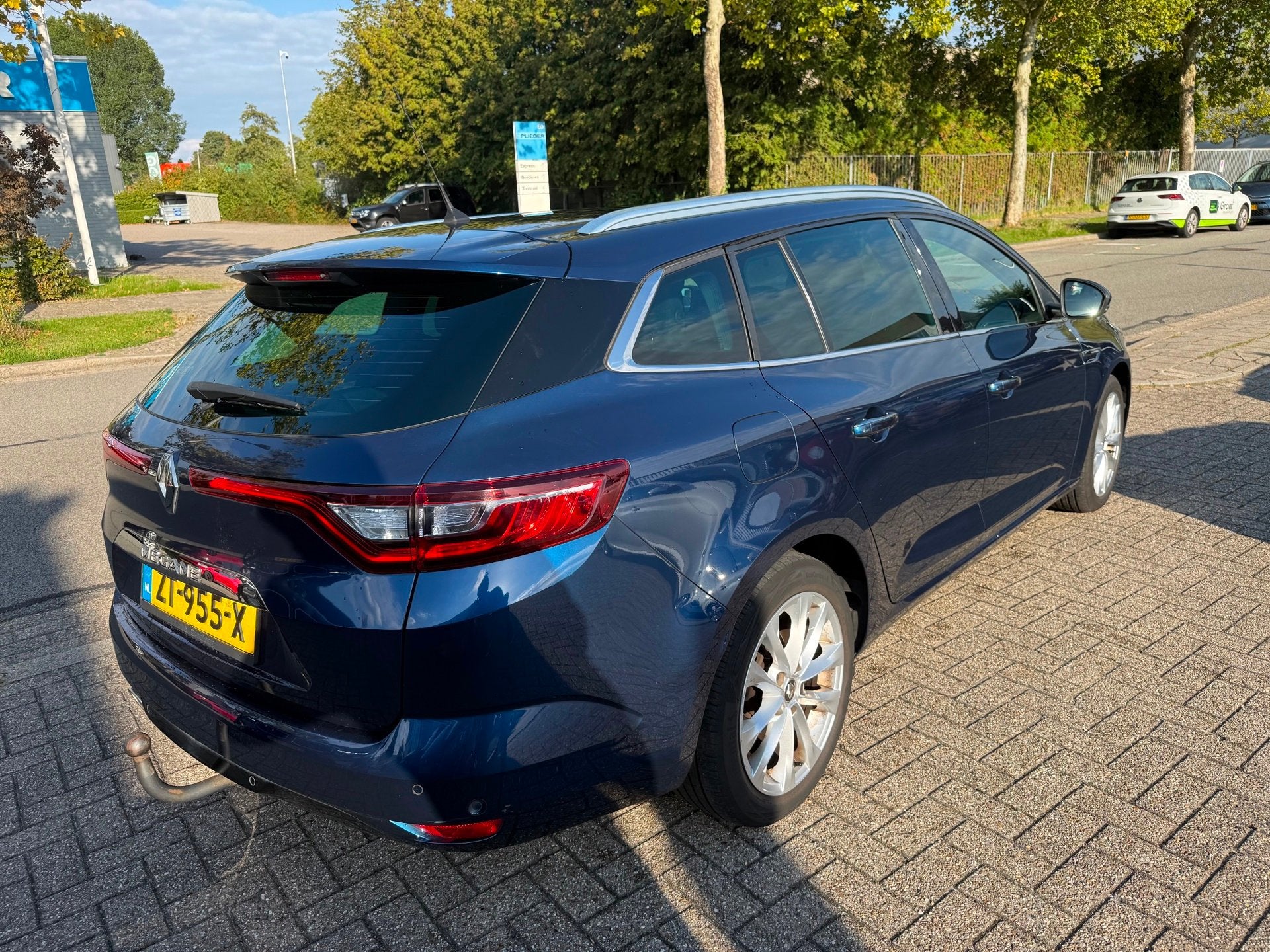 Renault Mégane Estate 1.3 TCe Limited, Navi, Camera, Keyles, Auto's, Dealer onderhouden, Stof, Gebruikt, Euro 6