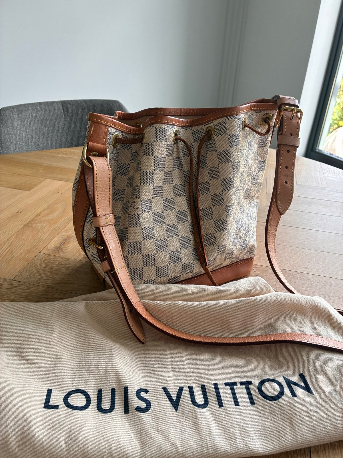 Louis Vuitton Damier Azur Noé BB Schoudertas, Ophalen of Verzenden, Gebruikt, Beige, Schoudertasje