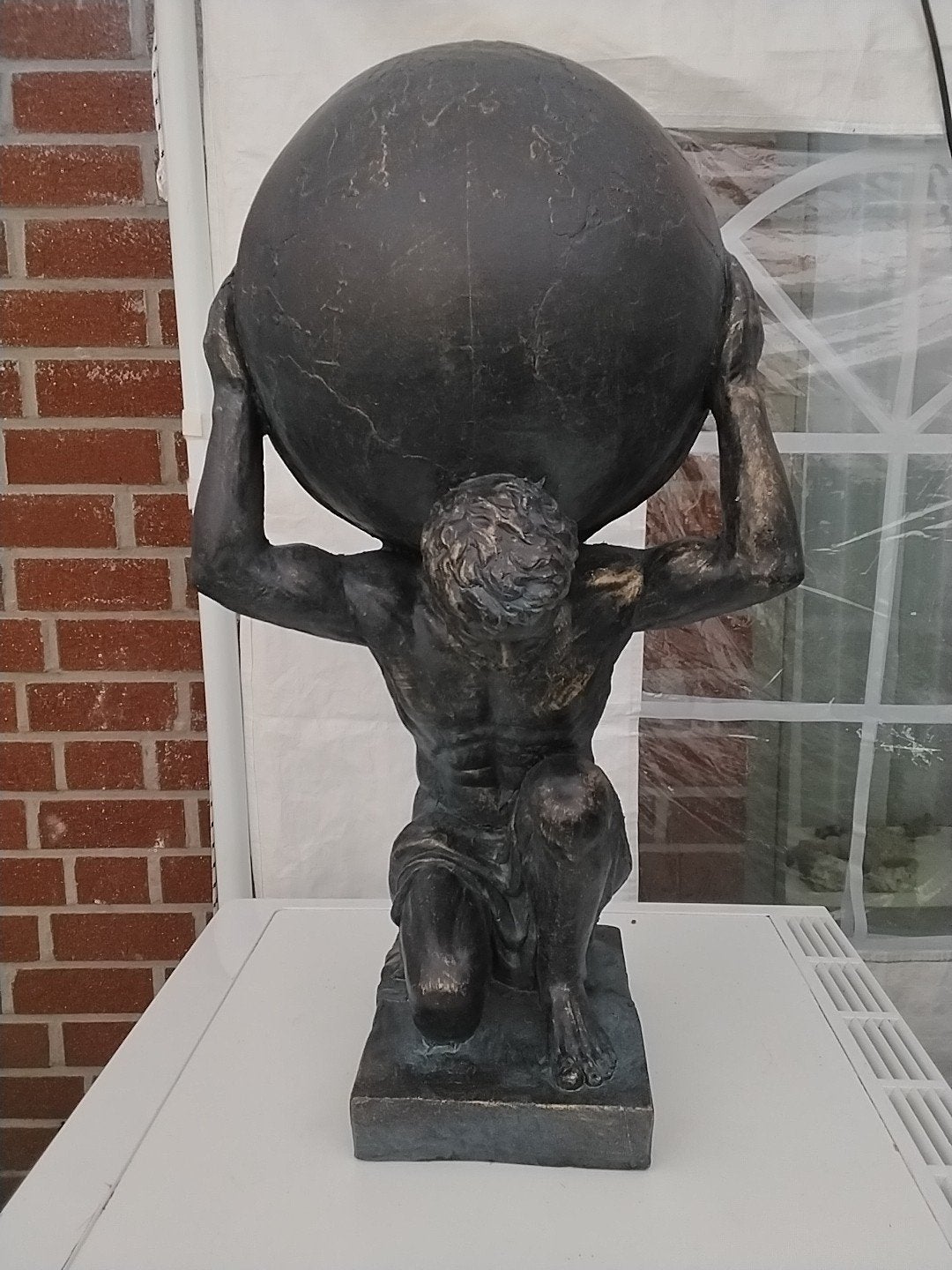 Groot Beeld Atlas met Wereldbol - MGO - 70 cm hoog, Weerbestendig, Overige materialen, Beeld, 50 - 100 cm