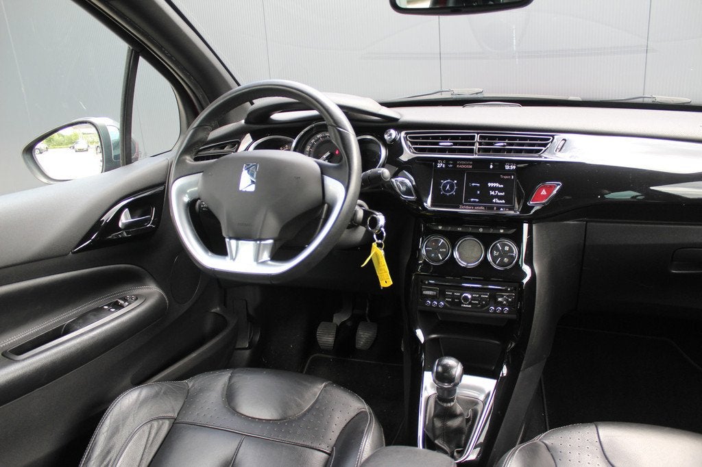 Citroën DS3 Cabrio 1.2 VTi So Chic | Incl. 12 maanden garan, Zwart, 82 pk, Bedrijf, Handgeschakeld