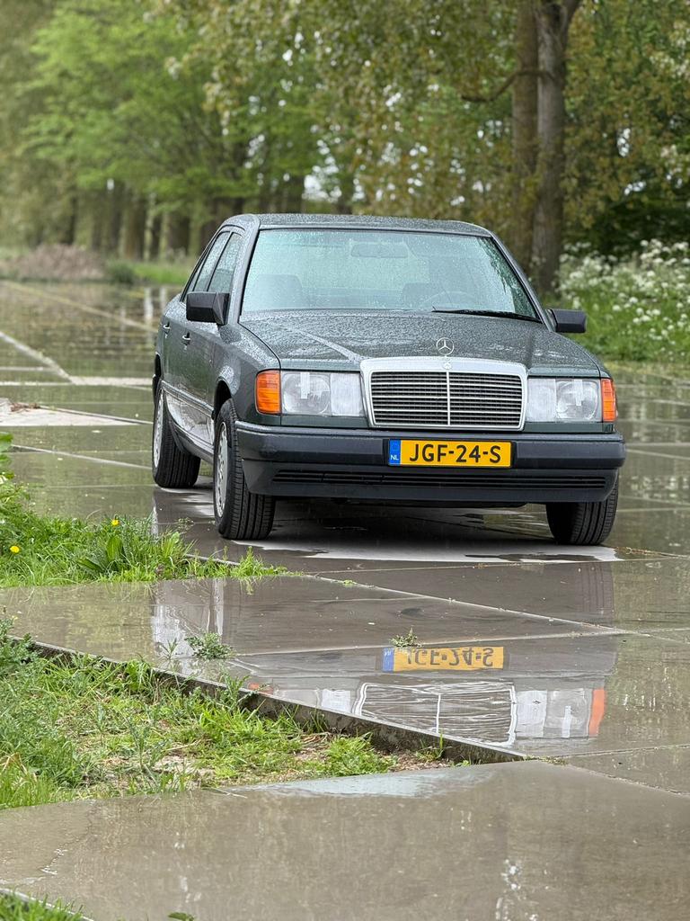 Mercedes Benz W124 300E Pine Green 1987 Aut. Belastingvrij, Auto's, 1309 kg, 179 pk, Overige kleuren, Sedan