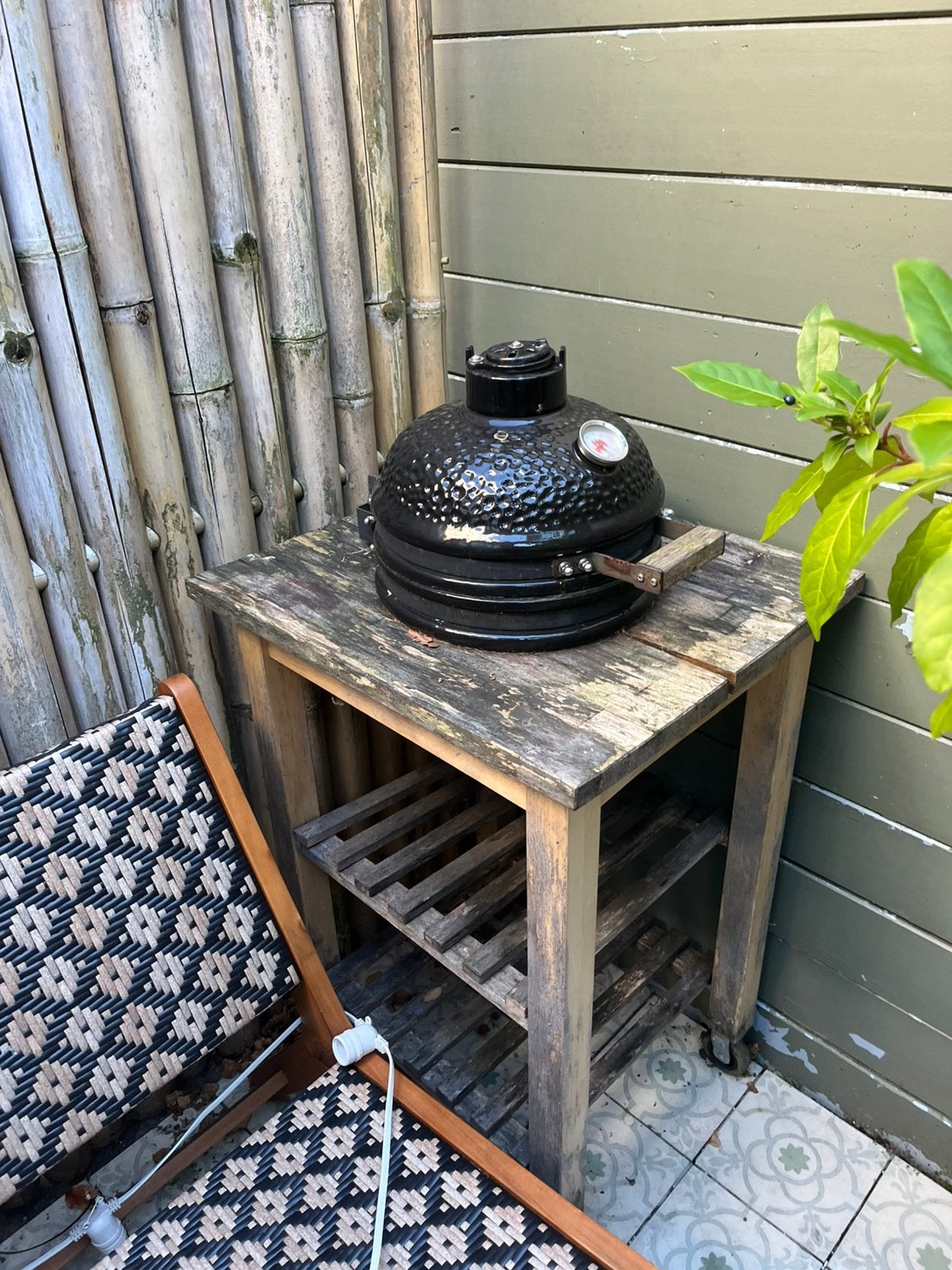 Kamado bbq grill chef 28 cm inclusief tafel en pizzasteen, Ophalen, Gebruikt