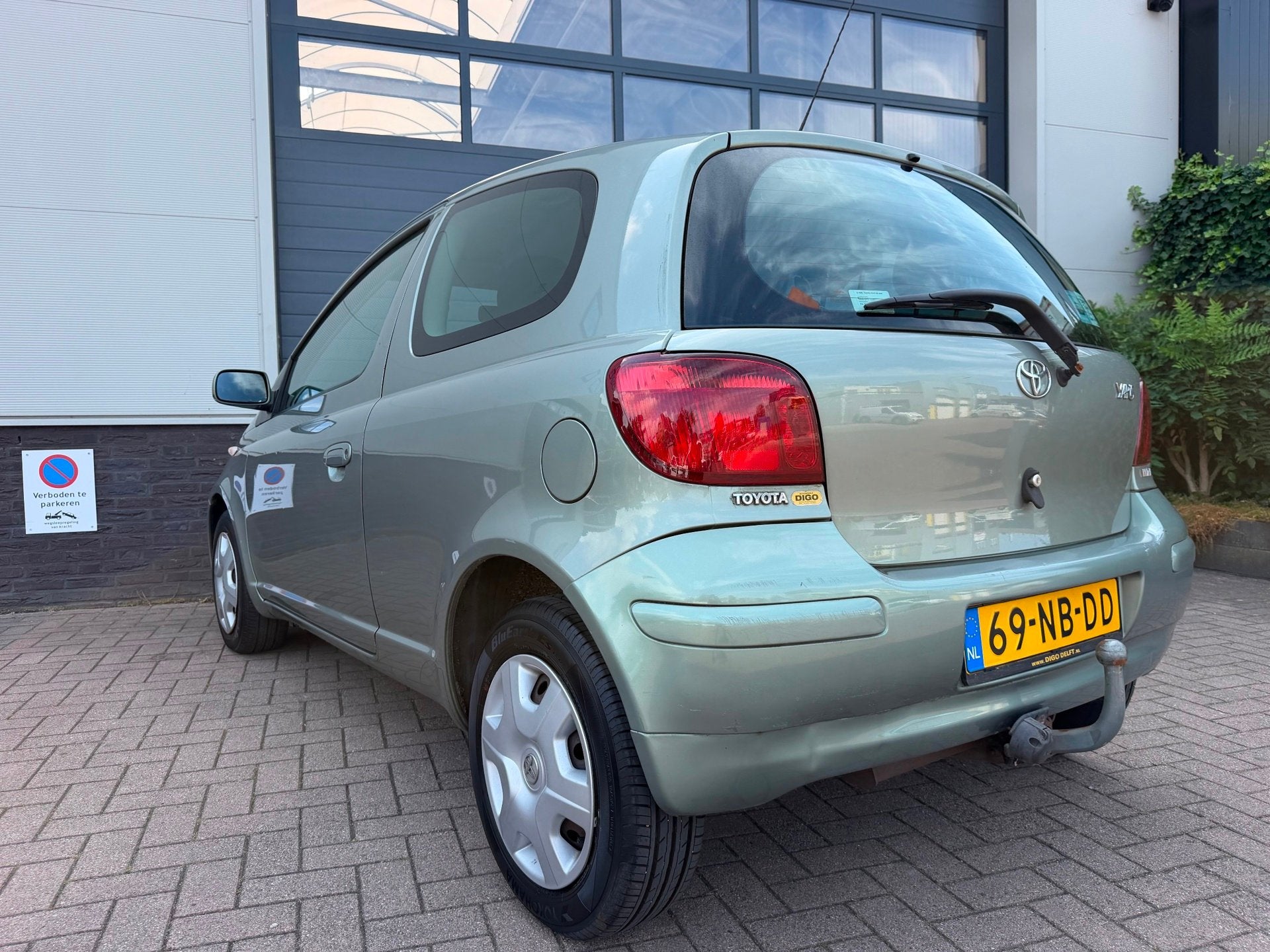 Toyota Yaris 1.3 VVT-i Sol/Automaat/1eigenaar/Dealer-onderho, Auto's, Gebruikt, 31 €/maand, 4 cilinders, 400 kg