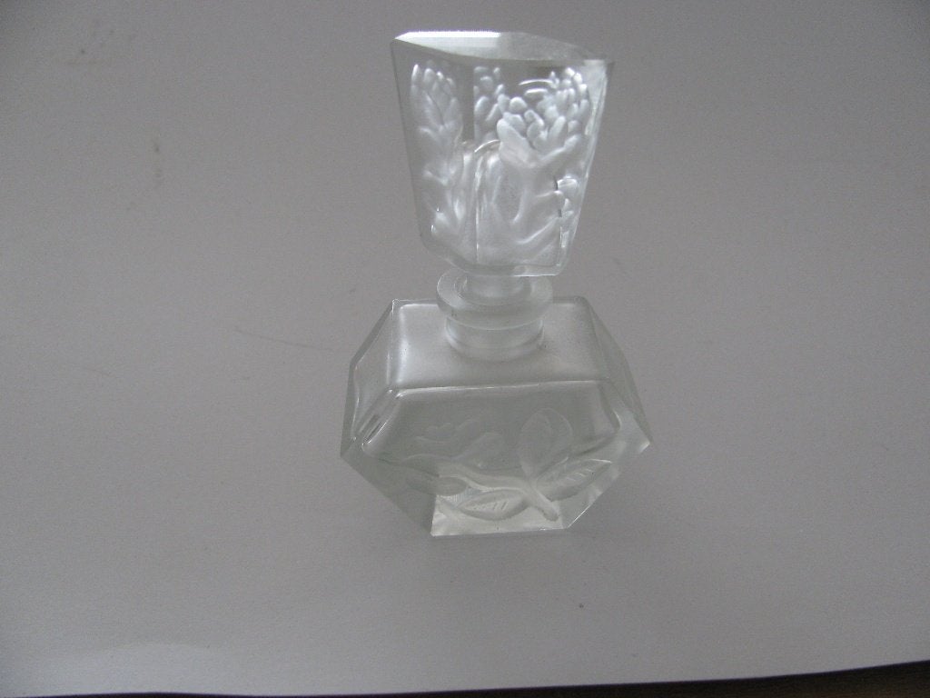 vintage twee gegraveerde parfum flessen, Verzamelen, Parfumverzamelingen, Ophalen of Verzenden, Zo goed als nieuw, Parfumfles