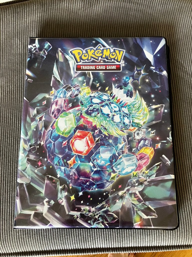 Groot verzamelalbum en 158 kaarten pokemon, Hobby en Vrije tijd, Verzamelkaartspellen | Pokémon, Ophalen of Verzenden, Zo goed als nieuw