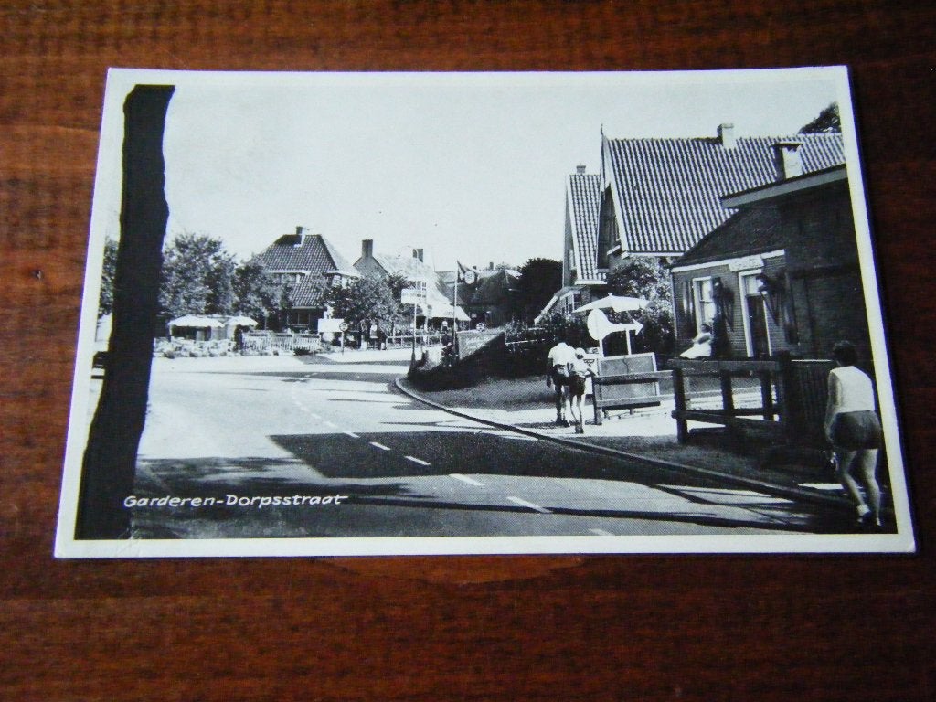 R38 - Garderen - Dorpsstraat - 1959 - Mooi/Oud, Verzamelen, Ansichtkaarten | Nederland, Ophalen of Verzenden, 1940 tot 1960, Gelderland