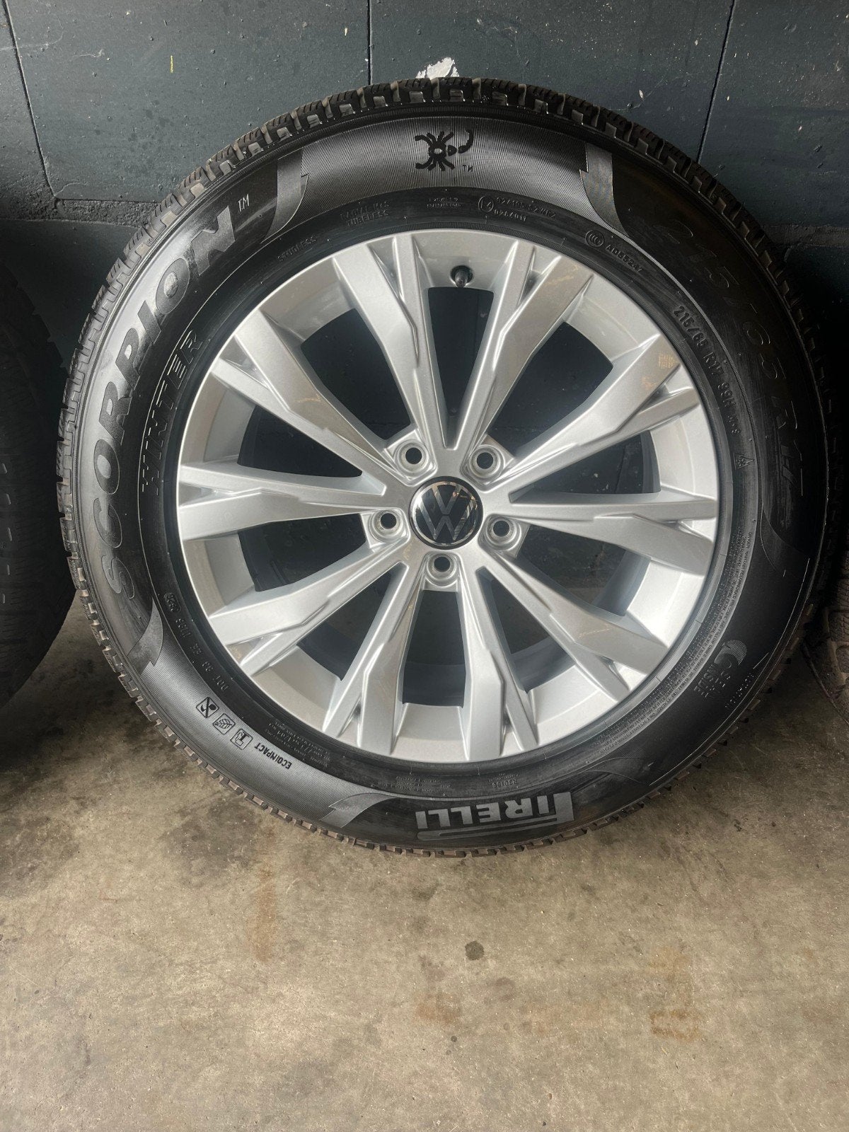 17" Originele VW Tiguan Winterset Pirelli "Montana", Banden en Velgen, 17 inch, 3833BP, Personenwagen