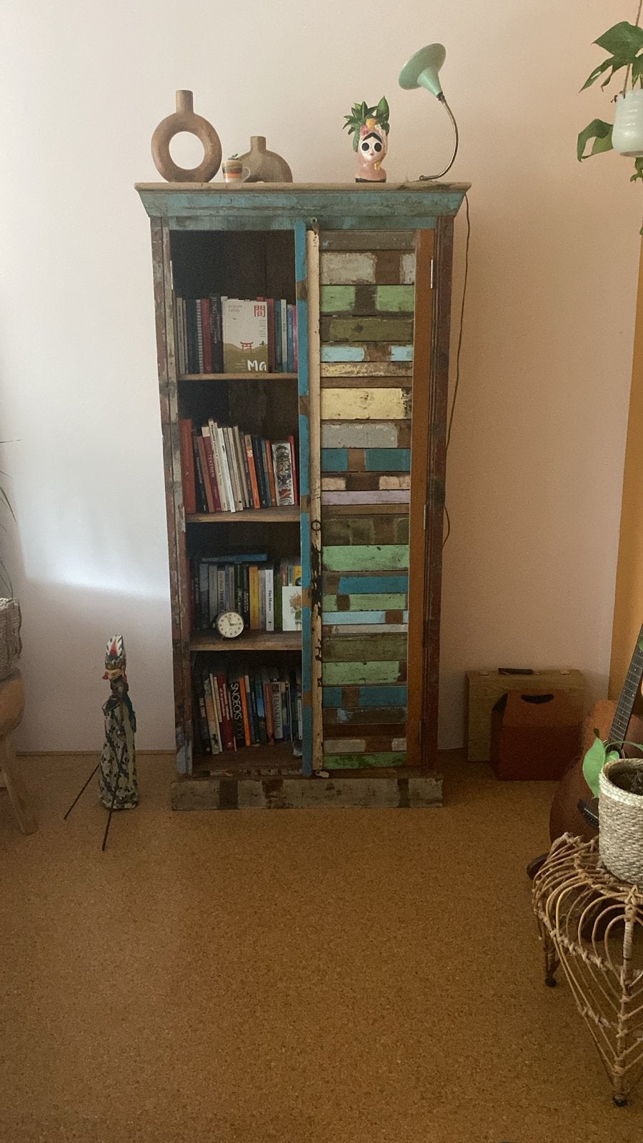 Foto 3 van Unieke Boekenkast van Gerecycled Hout - Bohemian Stijl