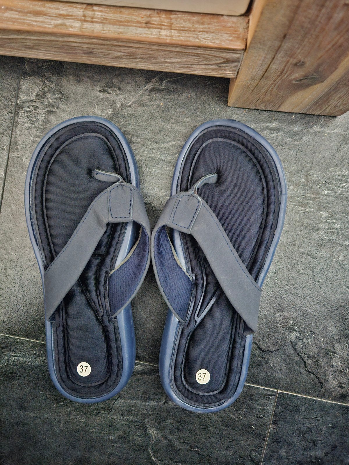 Donkerblauwe slippers maat 37, Ophalen of Verzenden, Zo goed als nieuw, Blauw, Slippers