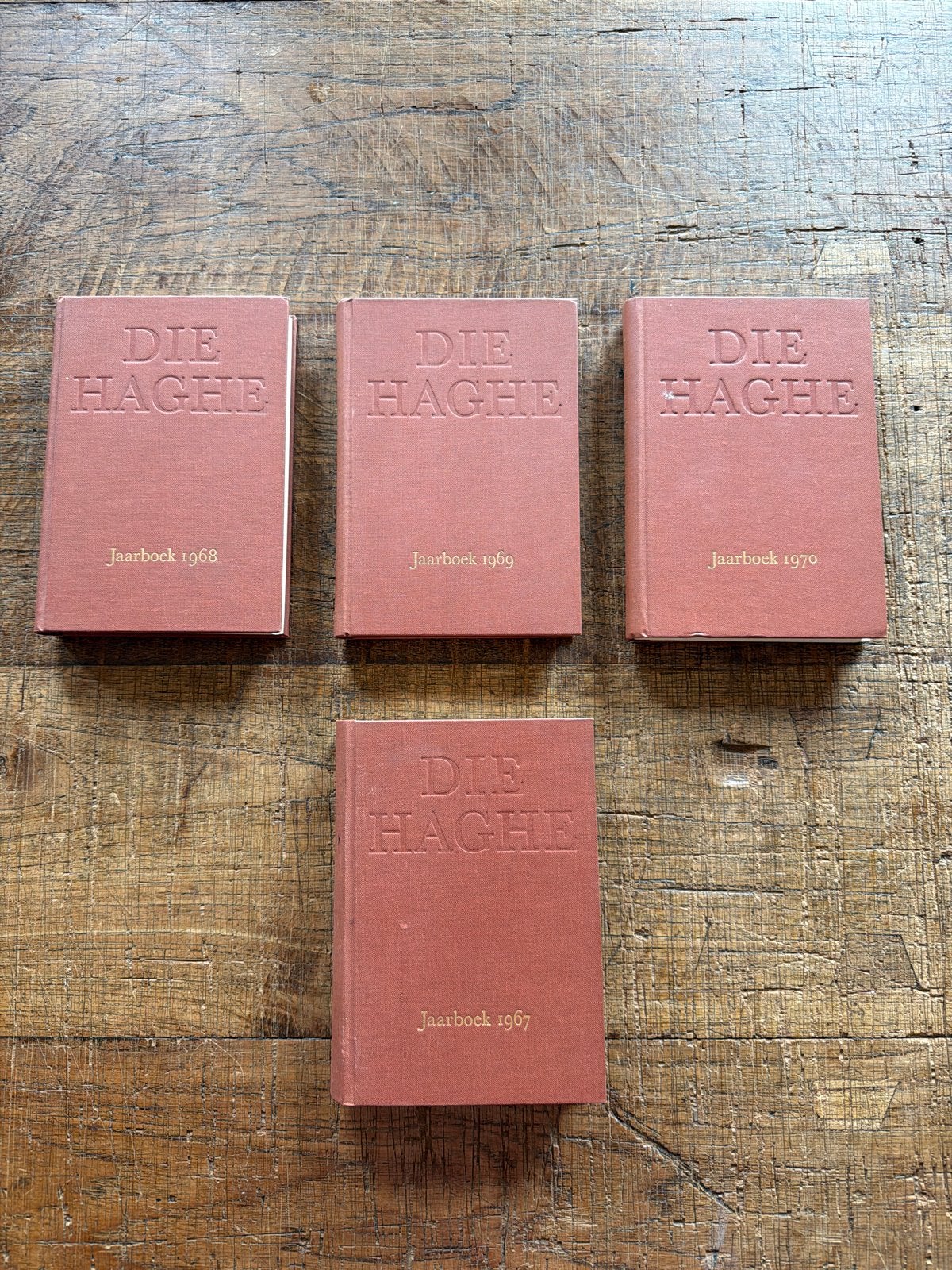 Die Haghe Jaarboeken 1967-1970 - Set van 4, Ophalen of Verzenden, Gelezen, Nederland