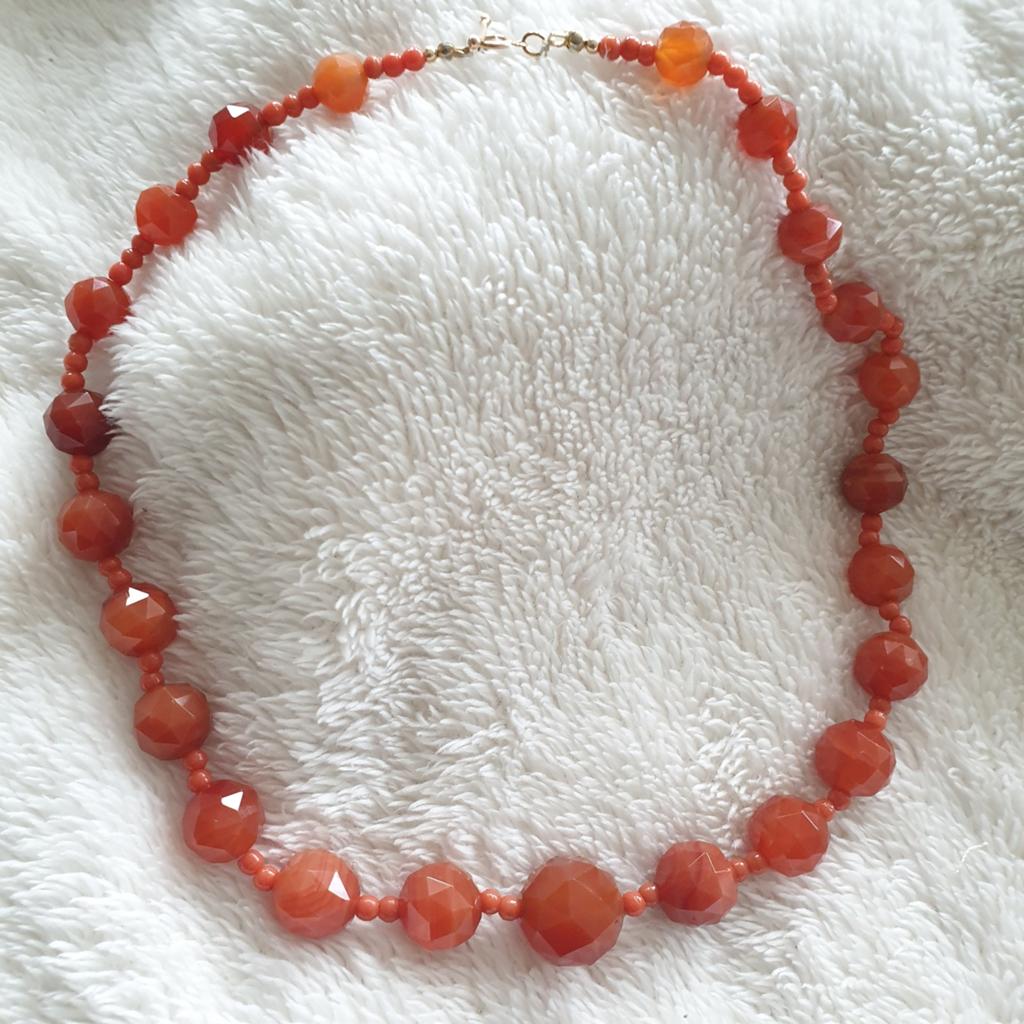 Carneool ketting met bloedkoraal en gouden sluiting, Sieraden, Tassen en Uiterlijk, Antieke sieraden, Ophalen of Verzenden, Goud
