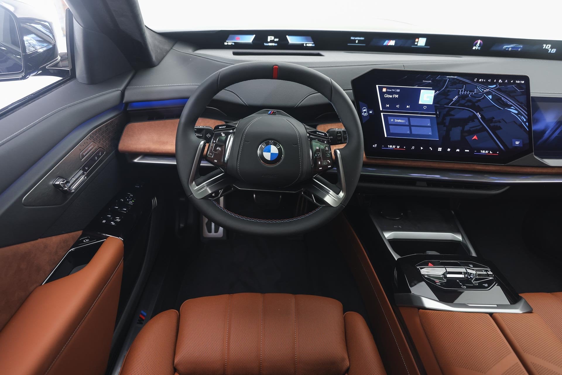 BMW i7 M70 xDrive / Panoramadak Sky Lounge / Bowers & Wilkin, Blauw, Stoelverwarming, Sedan, 2745 kg