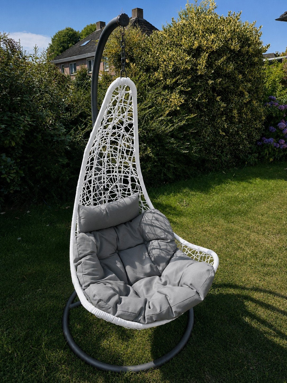 Hangstoel Intratuin wit/grijs met standaard en kussens, Ophalen, Gebruikt, Wicker