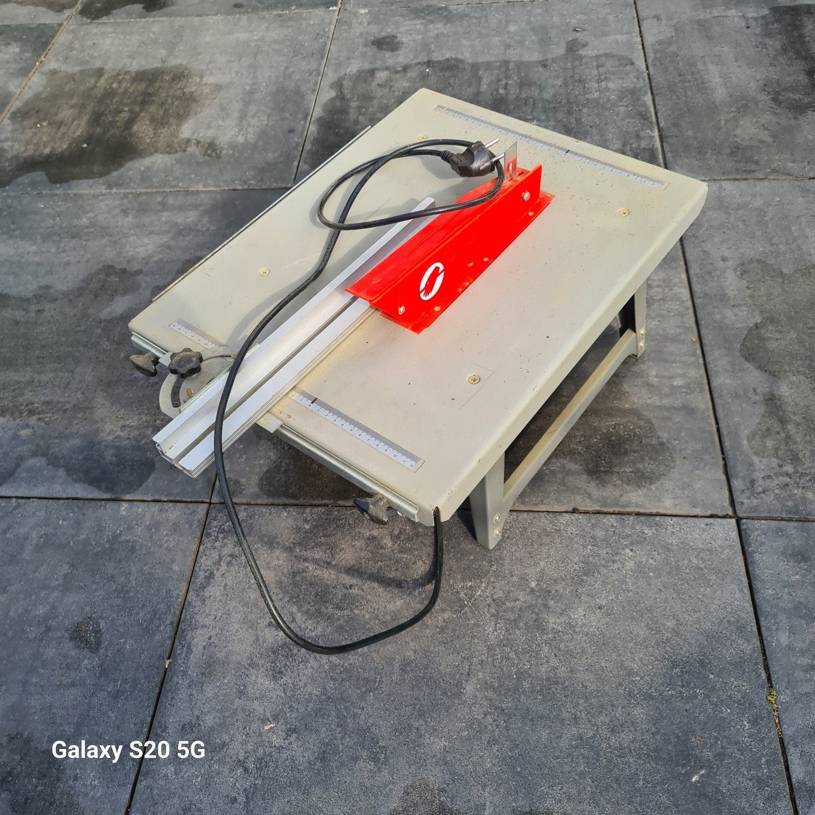 Kinzo Zaagtafel 1000W - Prima Staat, Ophalen