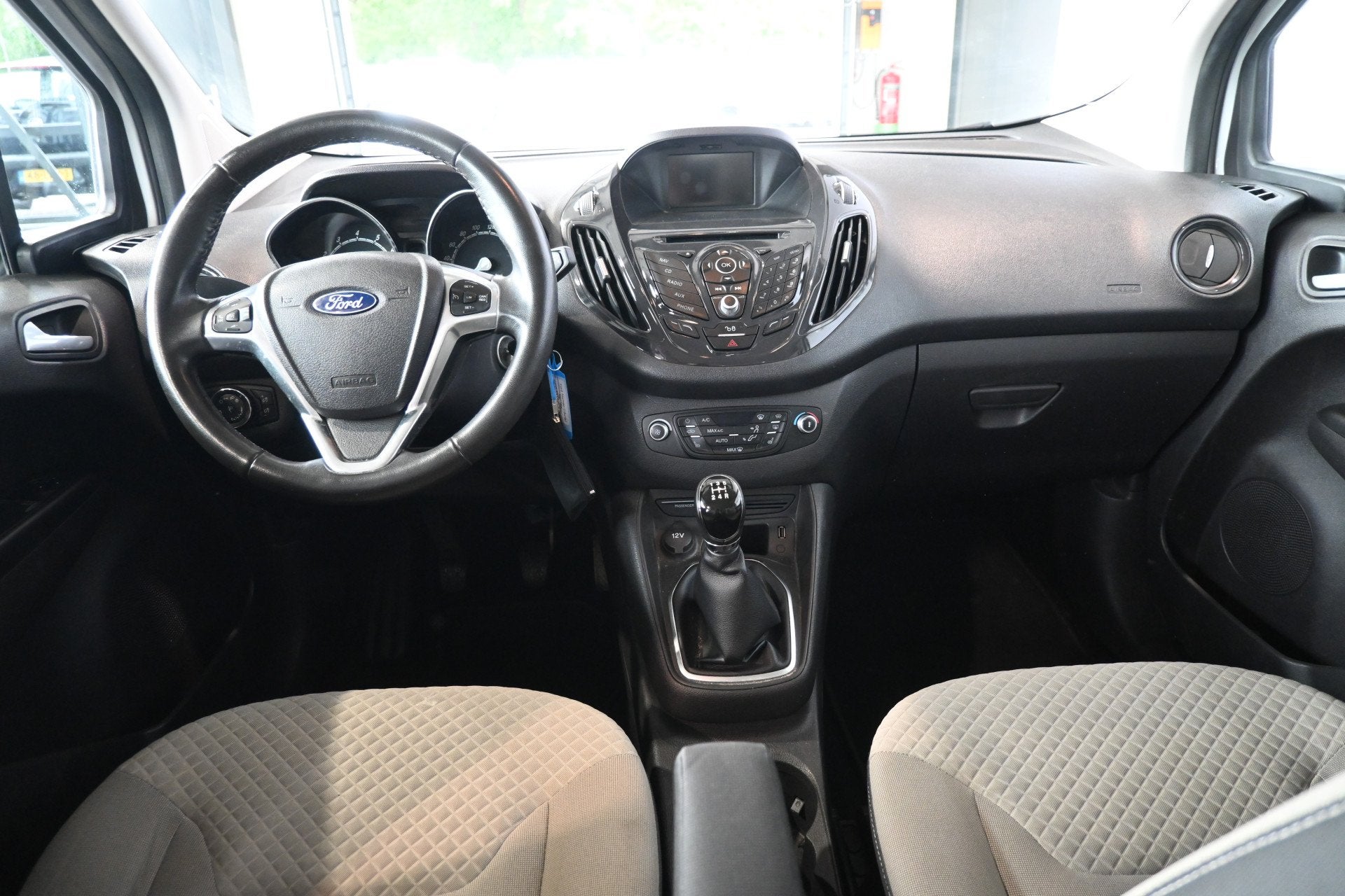 Ford Tourneo Courier 1.0 Titanium Clima Navigatie 2x Schuifd, Auto's, Voorwielaandrijving, Gebruikt, Met garantie (alle), Wit