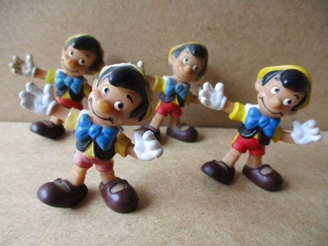 adv9944 pinokkio poppetje 1, Verzamelen, Disney, Ophalen, Peter Pan of Pinokkio, Gebruikt, Beeldje of Figuurtje