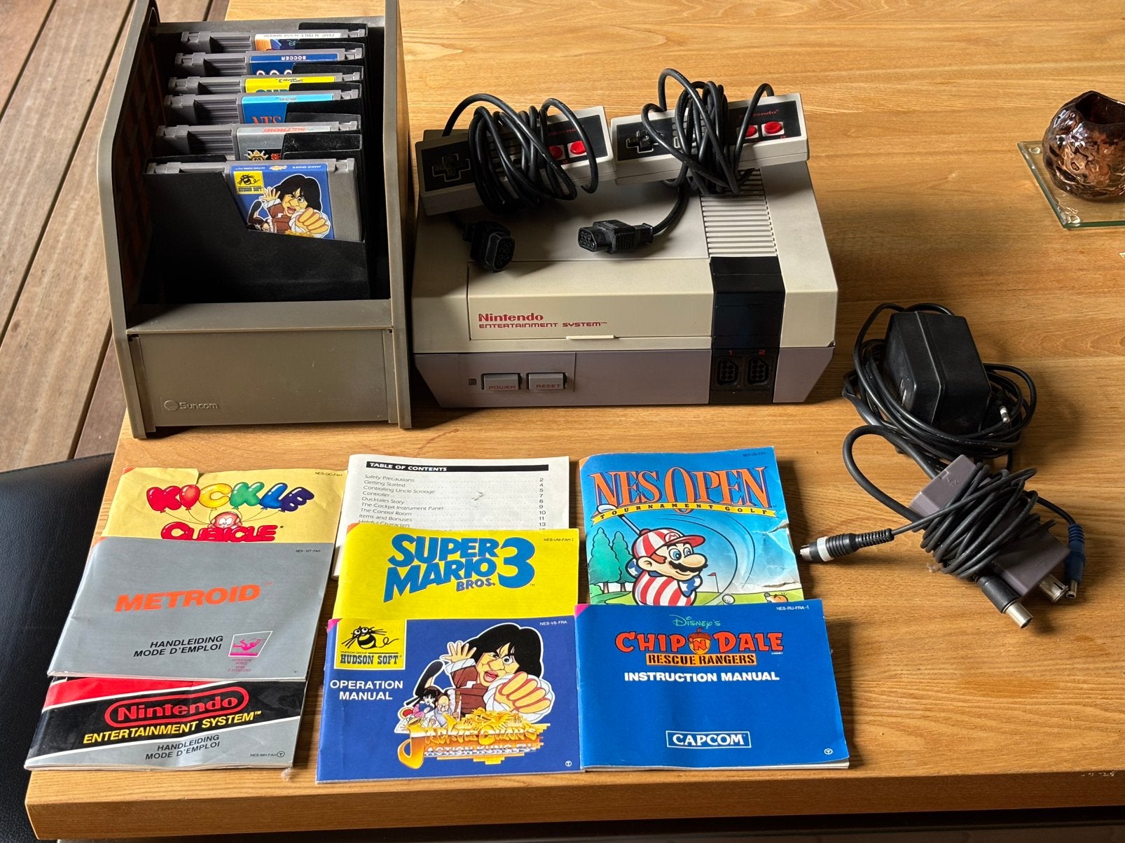 Nintendo 8-bit Nes incl 7 spellen  boekjes en originele doos, Ophalen of Verzenden, Zo goed als nieuw, Met 2 controllers, Met games