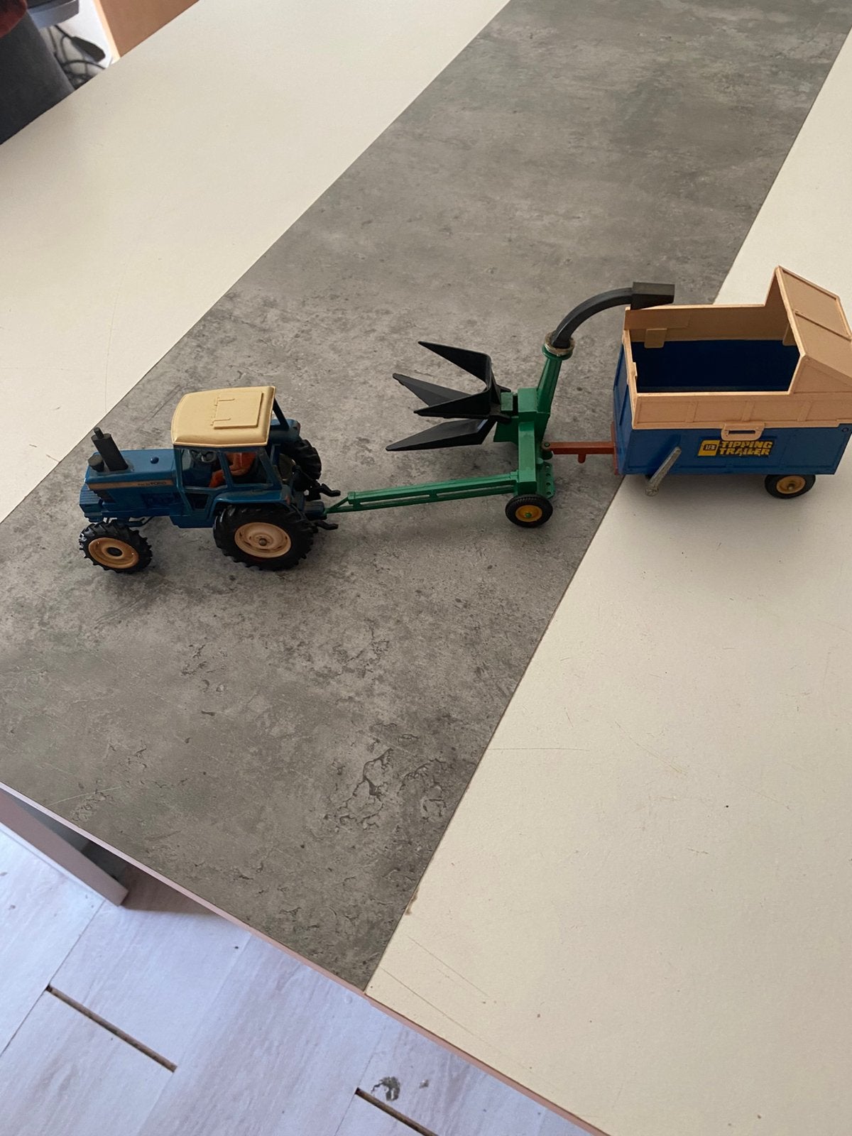 Britains ford 7710 met mais kominaatsie, Verzamelen, Ophalen of Verzenden, Zo goed als nieuw