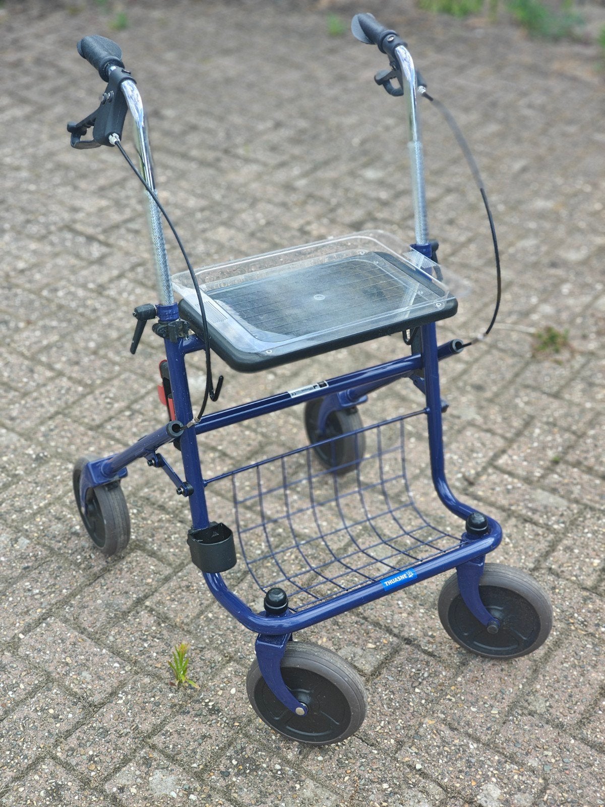 Degelijke rollator met dienblad, mandje en wandelstokhouder, Ophalen, Gebruikt, Overige typen