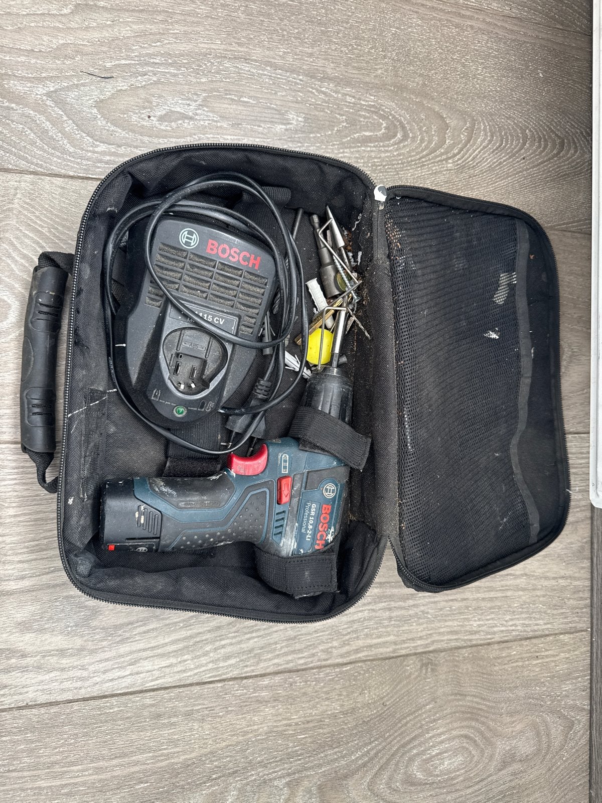 Bosch GSR 10,8-2-LI Accuboormachine met oplader, Gebruikt, Variabele snelheid, Ophalen of Verzenden, Boor- en Schroefmachine