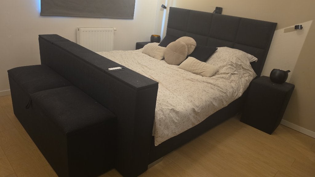Boxspring met tvlift, Ophalen, Zwart, Tweepersoons, Zo goed als nieuw
