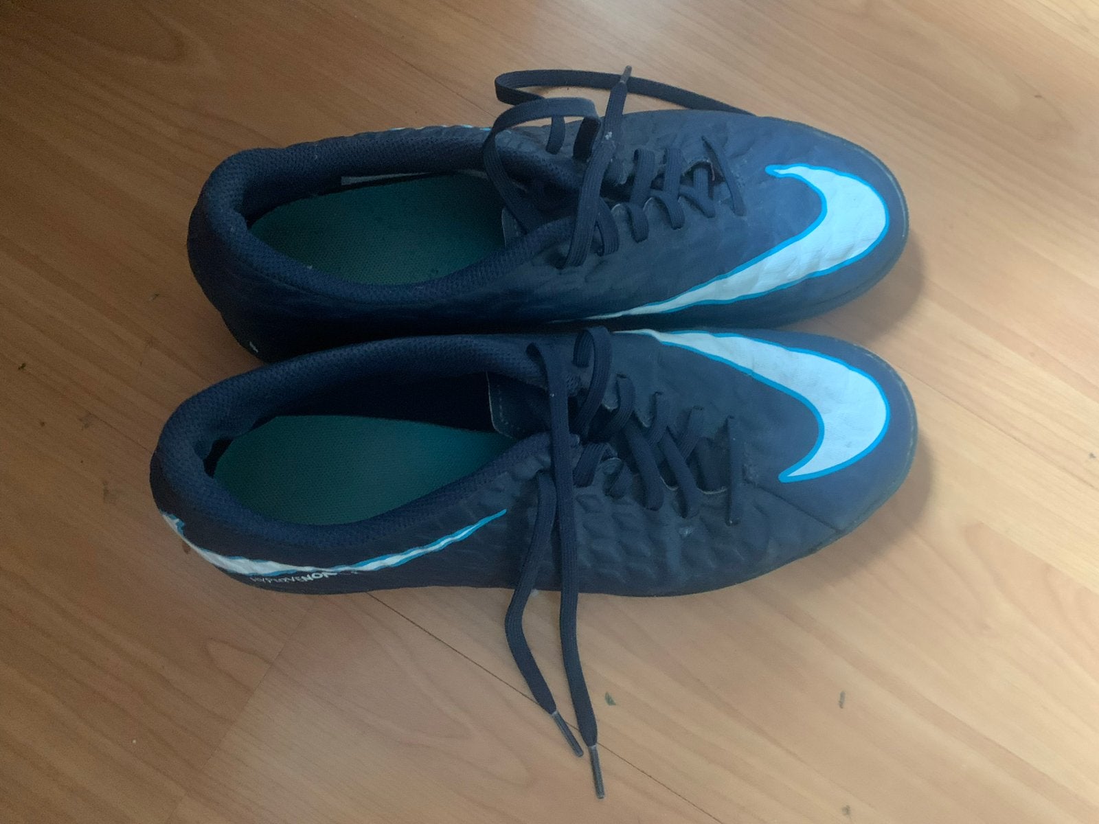 Nike zaalvoetbalschoenen - Maat 43, Sport en Fitness, Voetbal, Ophalen of Verzenden, Gebruikt, Schoenen