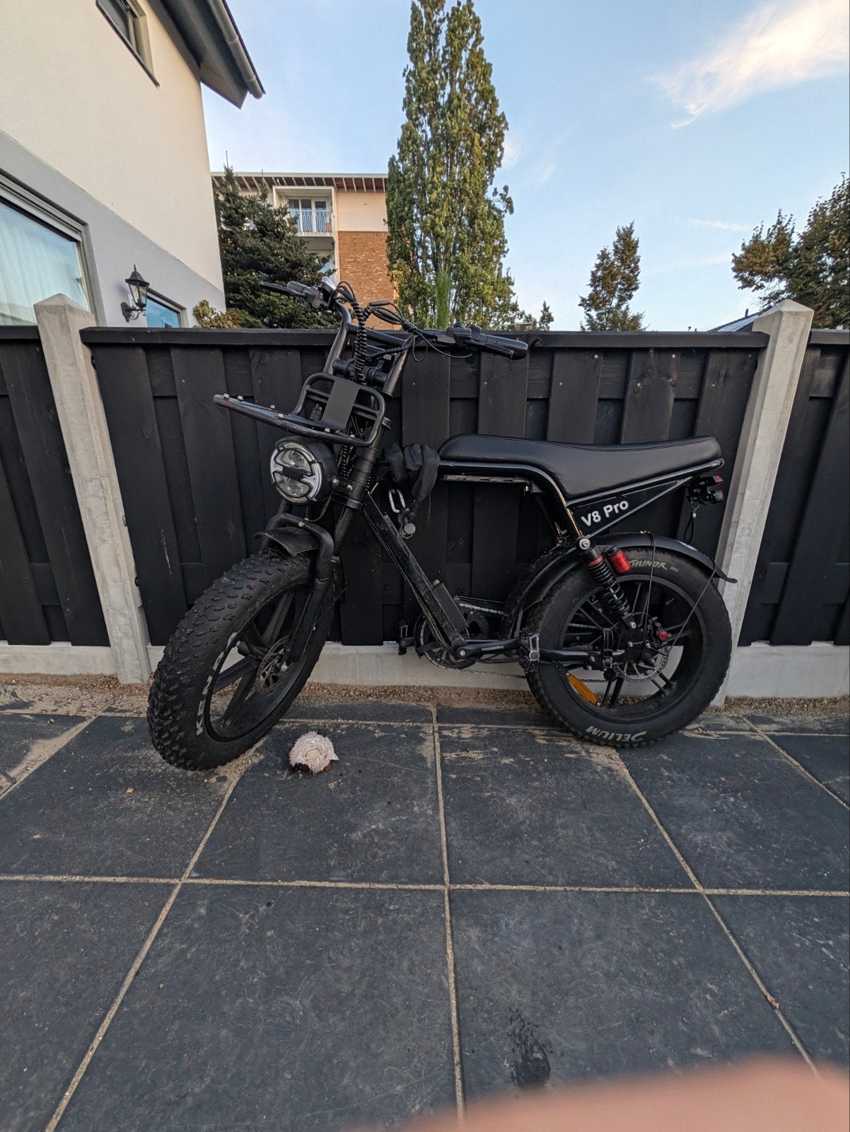 v8 pro met een max speed van 50kmh dubbele accu houder, Fietsen en Brommers, Ophalen, Gebruikt, 50 km per accu of meer, Overige merken