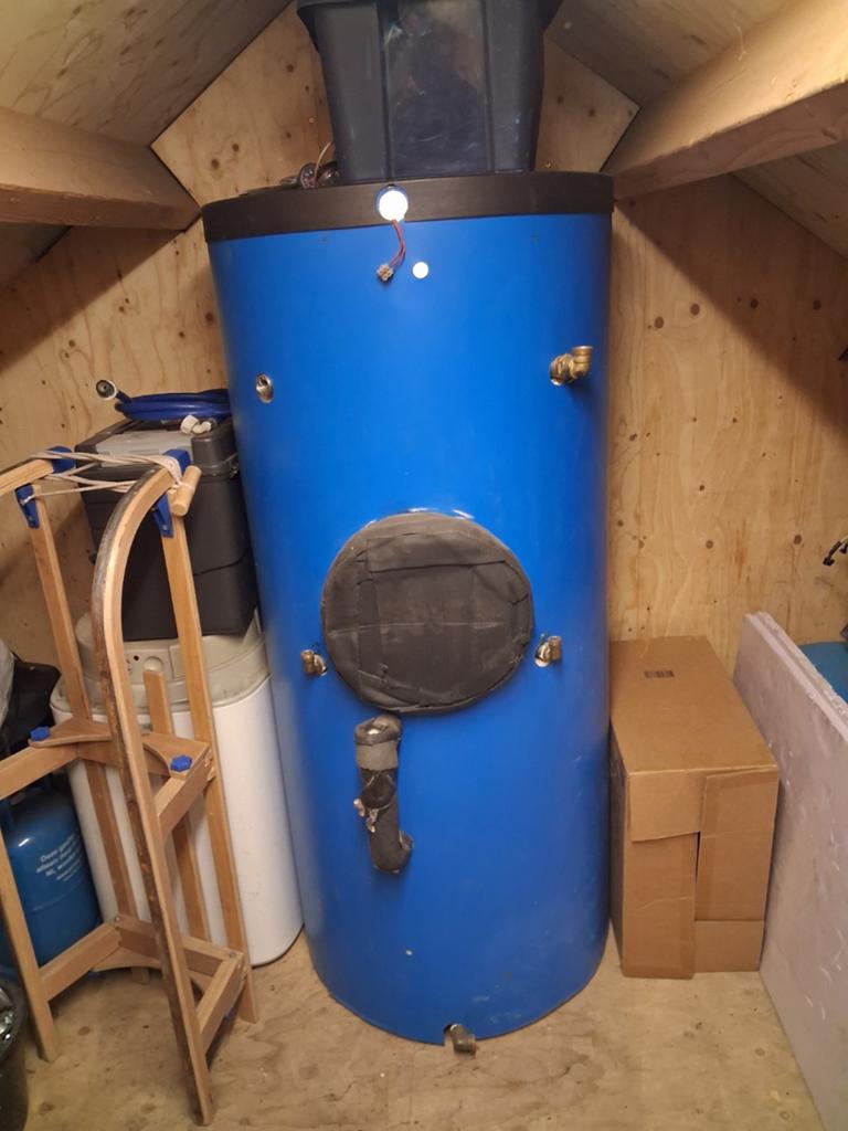 Zonneboiler geschat 250L  geschikt voor terugloop systeem., Minder dan 20 liter, Ophalen, Boiler, Minder dan 3 jaar oud